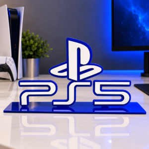 Φωτεινή Ακρυλική Επιγραφή PS5 σε Gaming Γραφείο